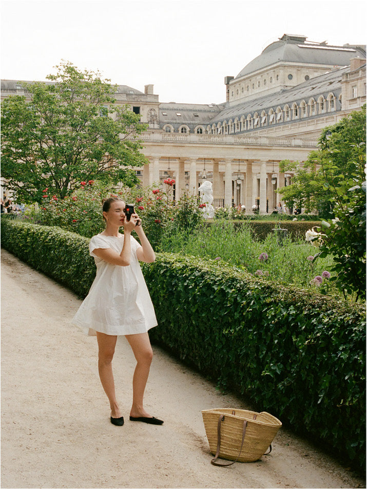 Paris Travel Guide - desk image